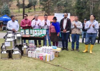 Entregan títulos de tierras e insumos agropecuarios a más de 1.100 productores de Bolívar