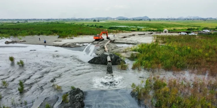 Cerca de 1.7 millones de Metros cúbicos de sedimento se removió del rí­o Guayas, en un año