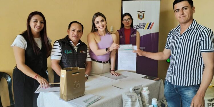 Kits agrí­colas e indemnizaciones para productores de Chaguarpamba y Olmedo (Loja)