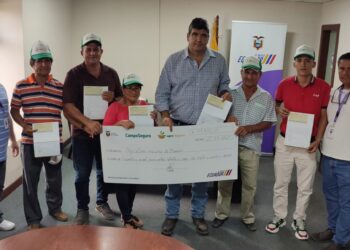 En Manabí­: productores afectados por pérdidas de cultivos reciben indemnizaciones