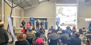 En Azuay vinculan a productores de leche de la AFC al Programa de Alimentación Escolar