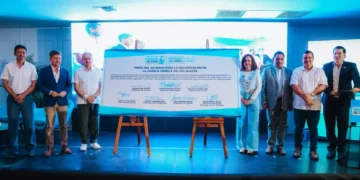 Siete prefectos firman acuerdo para recuperar la cuenca del río Guayas