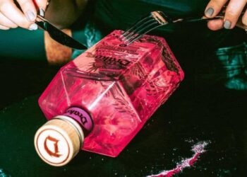 Licor ecuatoriano preparado con pitahaya roja conquista el mundo