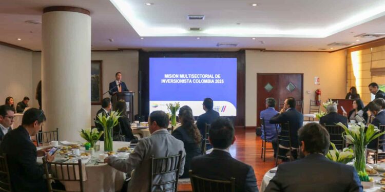 Ecuador recibe misión empresarial colombiana para fortalecer el comercio e inversiones