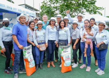 Semillas gratuitas de maíz incentivan la producción agrícola en Colimes, provincia del Guayas