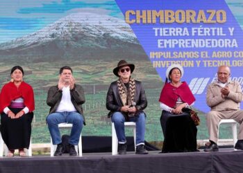 Gobierno entrega maquinaria, títulos de tierras  e insumos agrícolas en la  Sierra Centro