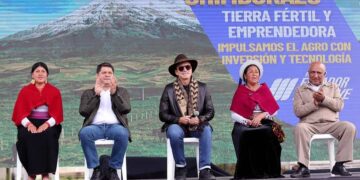 Gobierno entrega maquinaria, títulos de tierras  e insumos agrícolas en la  Sierra Centro