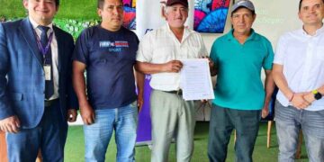 Entregan pólizas del seguro agrícola para agricultores lojanos