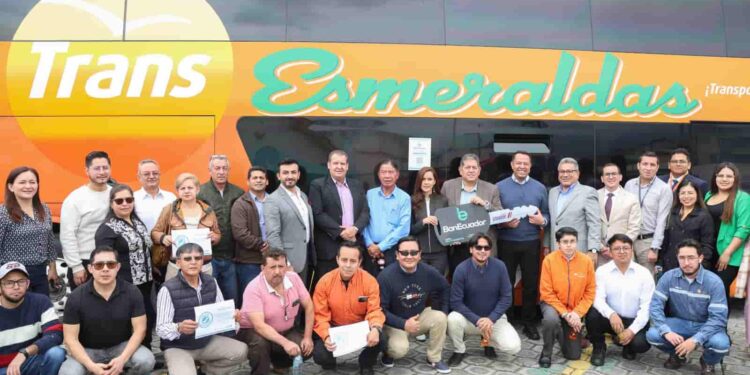 BanEcuador: Créditos de hasta USD 150.000 a transportistas públicos, para renovar unidades