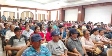 Productores de Piñas se benefician con vivero de café