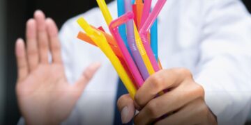 Prohíben la importación y comercialización de sorbetes plásticos de un solo uso