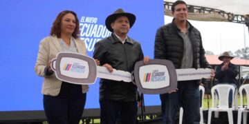 En Cotopaxi, entregan insumos y maquinaria para impulsar la agricultura