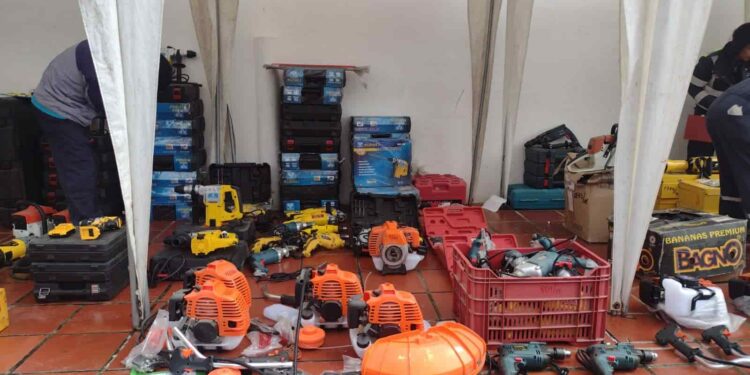 MAG entrega maquinaria y herramientas a productores de Esmeraldas afectados por derrame de petróleo