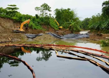 Esmeraldas: derrame de petróleo afectó  8O Kilómetros de extensiones agua