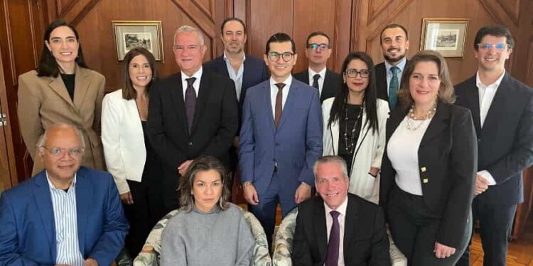 Empresarios de Ecuador y Panamá sellan alianza para potenciar inversiones regionales