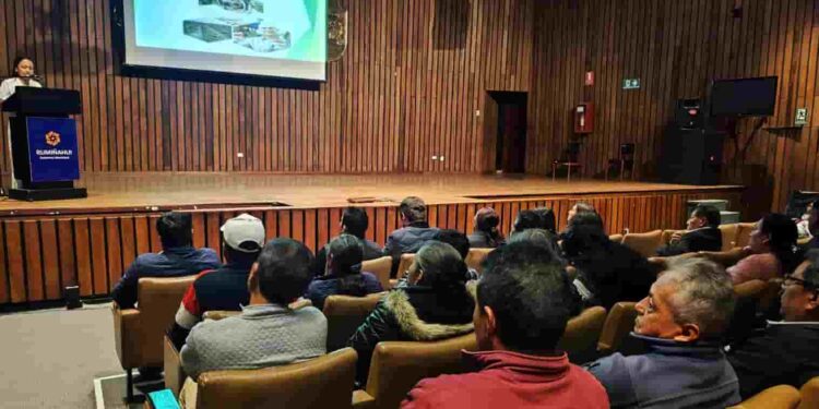 Agricultores y apicultores de Pichincha se capacitan en buenas prácticas para fortalecer la producción sostenible