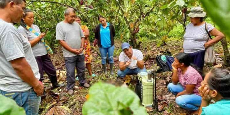 Entrega de títulos de propiedad para garantizar seguridad jurídica a productores de Napo
