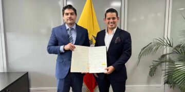 Ecuador firma protocolo para exportar lácteos a China