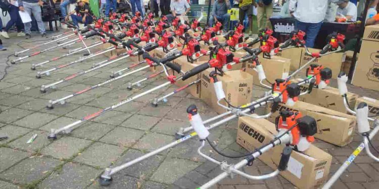 Entrega 139 paquetes tecnológicos pecuarios a pequeños ganaderos de Manabí