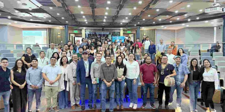 En Puyo presentan nuevas experiencias de Manejo Forestal Sostenible Comunitario