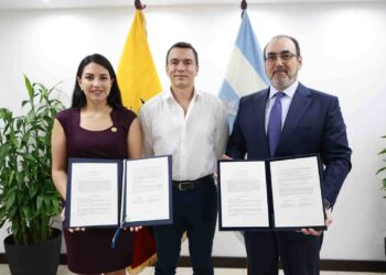 Ecuador recibe un préstamo de 250 millones de dólares para fortalecer el agro