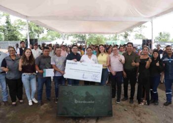 Productores de cacao fino de aroma reciben impulso financiero del IEPS y BANECUADOR  