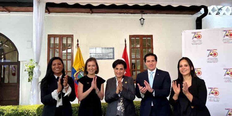 Corporación de exportadores contribuirá en la formación de diplomáticos ecuatorianos