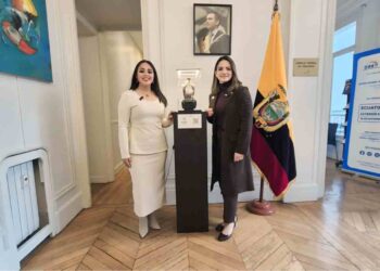 Fortalecen la proyección internacional del cacao ecuatoriano y la cooperación cultural y educativa en París