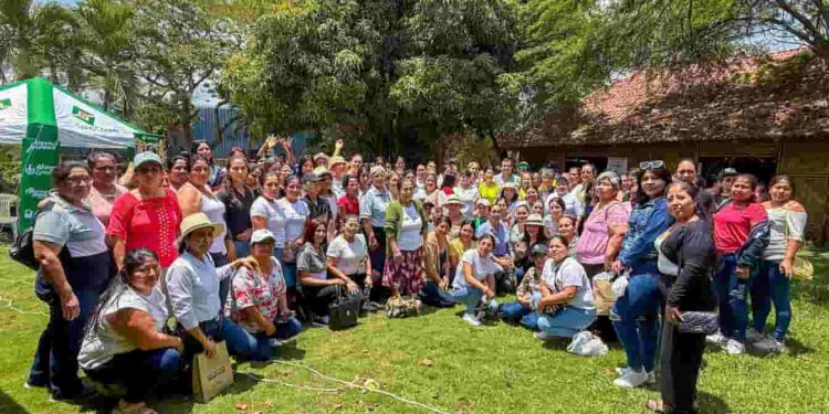 Prefectura de Manabí celebra a las mujeres rurales que siembran futuro