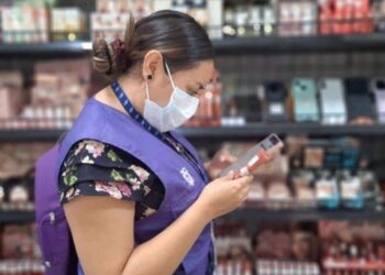 Decomisan más de 41 mil productos irregulares en operativo sanitario en el Centro Histórico de Quito