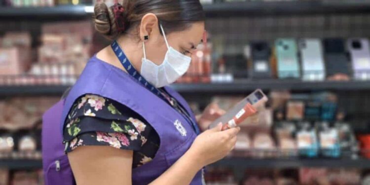 Decomisan más de 41 mil productos irregulares en operativo sanitario en el Centro Histórico de Quito