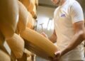 EL MEJOR QUESO DEL MUNDO SE HACE EN SUIZA: LECHE CRUDA Y 12 MESES DE PACIENCIA