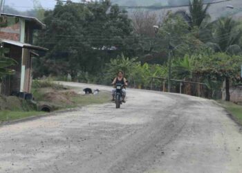 Camino al desarrollo rural: la vía Bijahual–Cajones impulsa la producción agrícola en Calderón