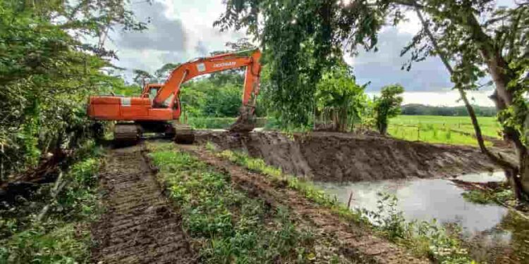 270 familias de Manabí se benefician con 90 albarradas comunitarias para enfrentar la sequía