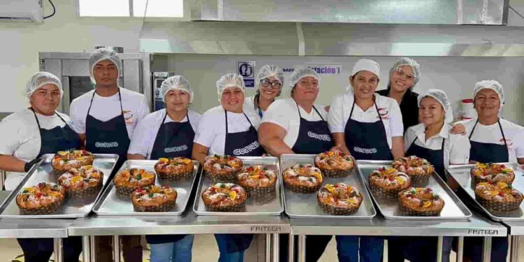 La Rosca de Reyes del Alma: mujeres del cuidado impulsan su economía en Guayas