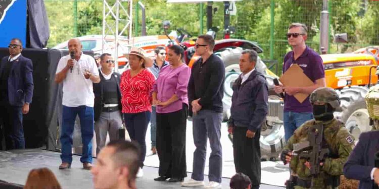 Gobierno impulsa el agro del sur con maquinaria, títulos de propiedad y apoyo técnico