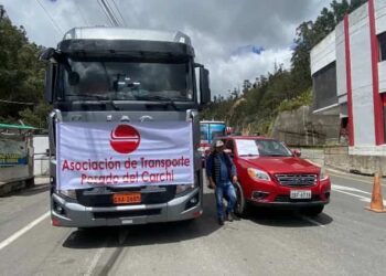 Transportistas y comerciantes protestaron por  guerra de aranceles entre Ecuador y Colombia