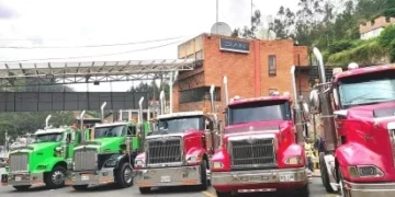 Aranceles al 50% provocan el cierre de Rumichaca. Gremios exigen tregua